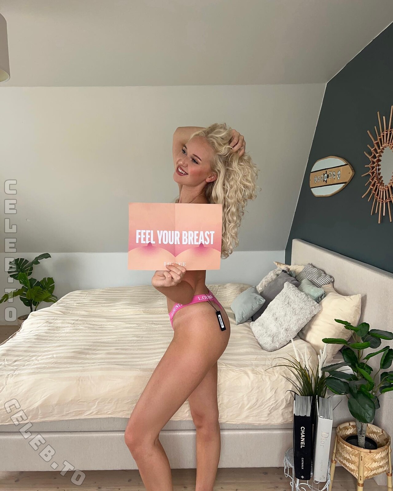 Olivia Krogh nude photo 19
