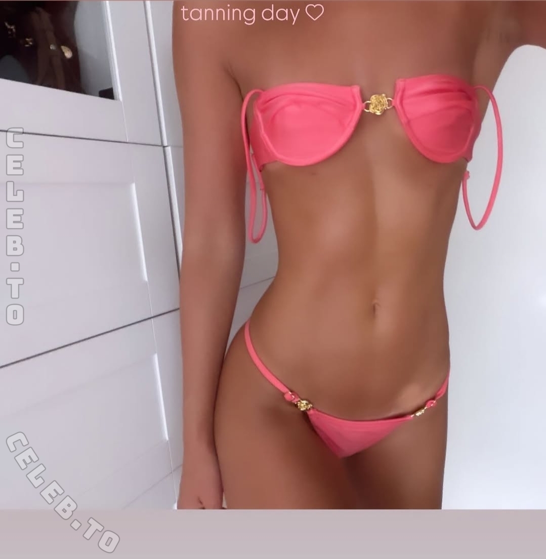 Olivia Ponton nude photo 1