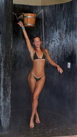 Olivia Ponton nude photo 13