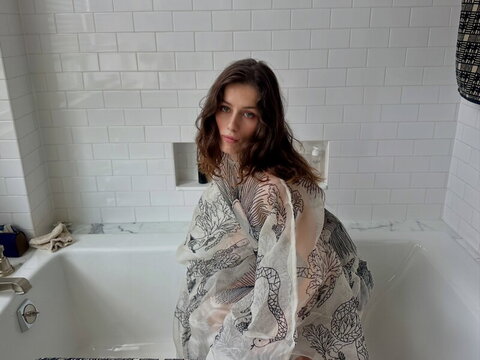 Olivia Rouyre nude photo 2