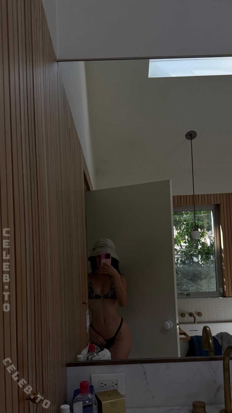 Olivia Sui nude photo 6