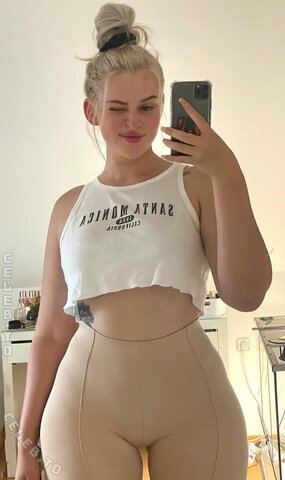 oliviahbls nude photo 25