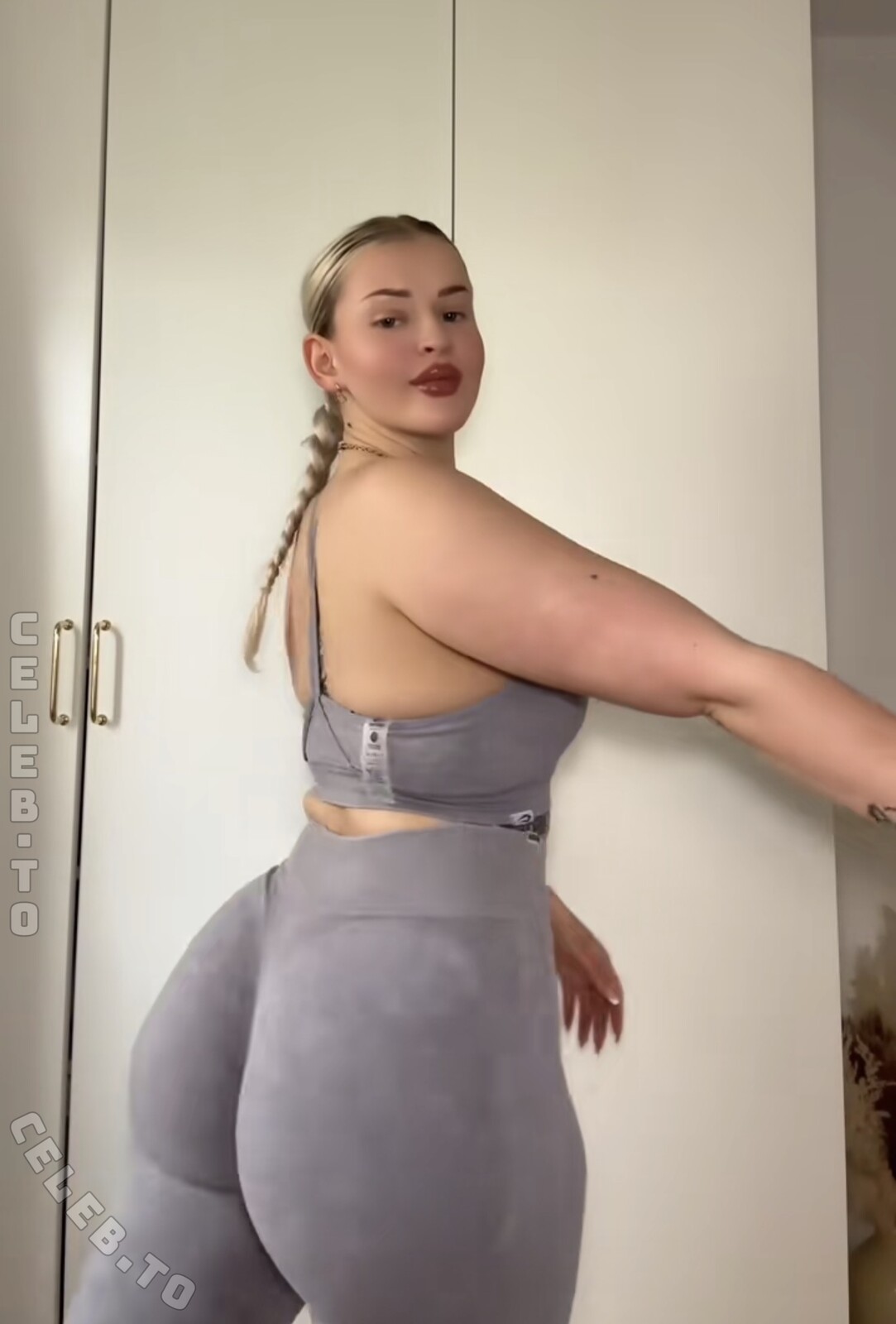 oliviahbls nude photo 13