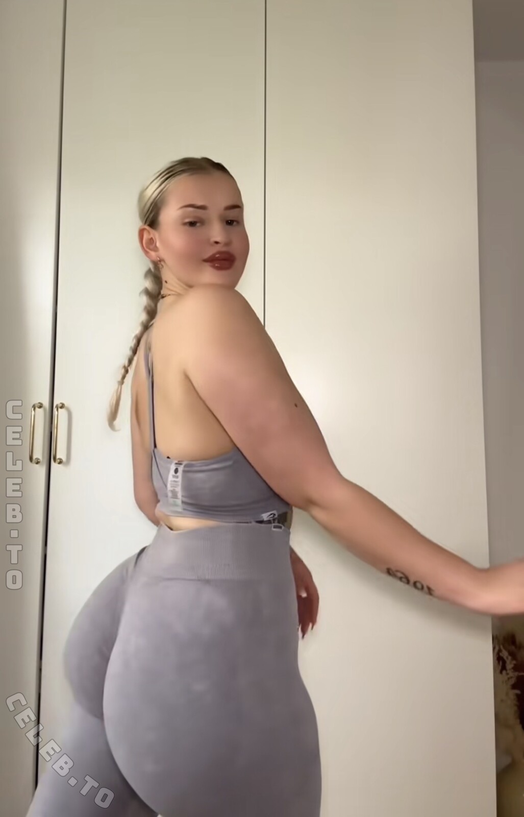 oliviahbls nude photo 14