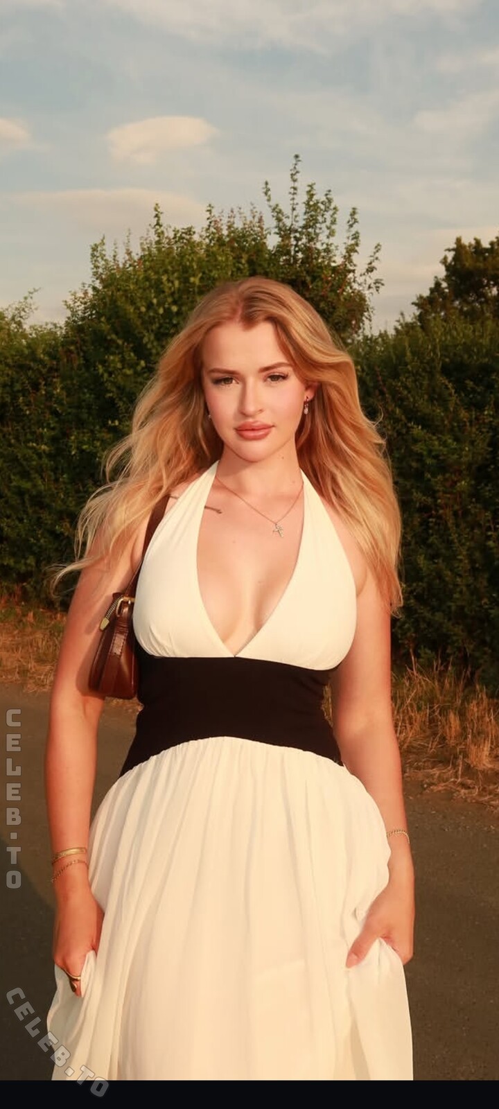 oliviahbls nude photo 2