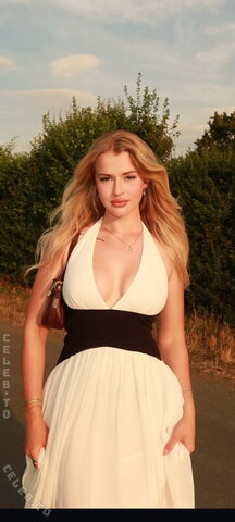 oliviahbls nude photo 2