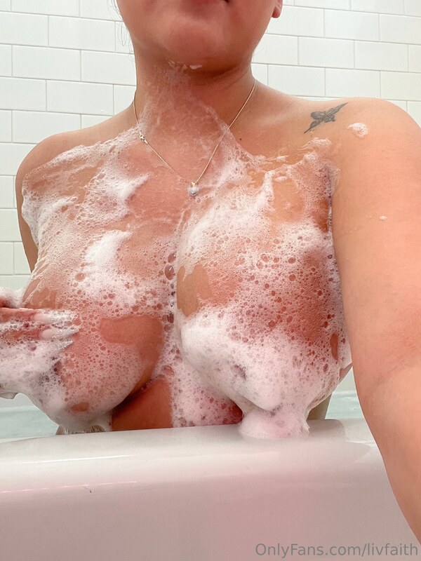 oliviaherrerrra nude photo 2