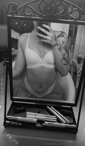 Oliviaxquinn nude photo 8
