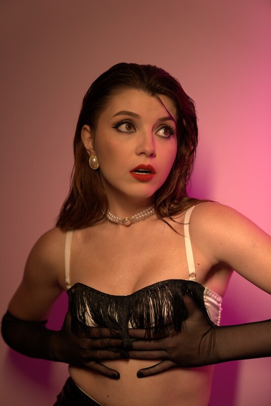 Olyashaa nude photo 12