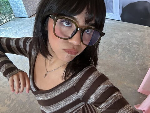 Om4ly photo 3