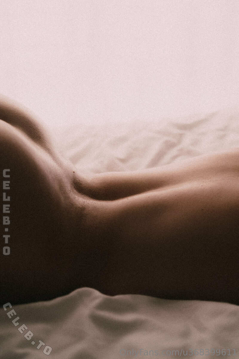 Ossi Desi nude photo 5