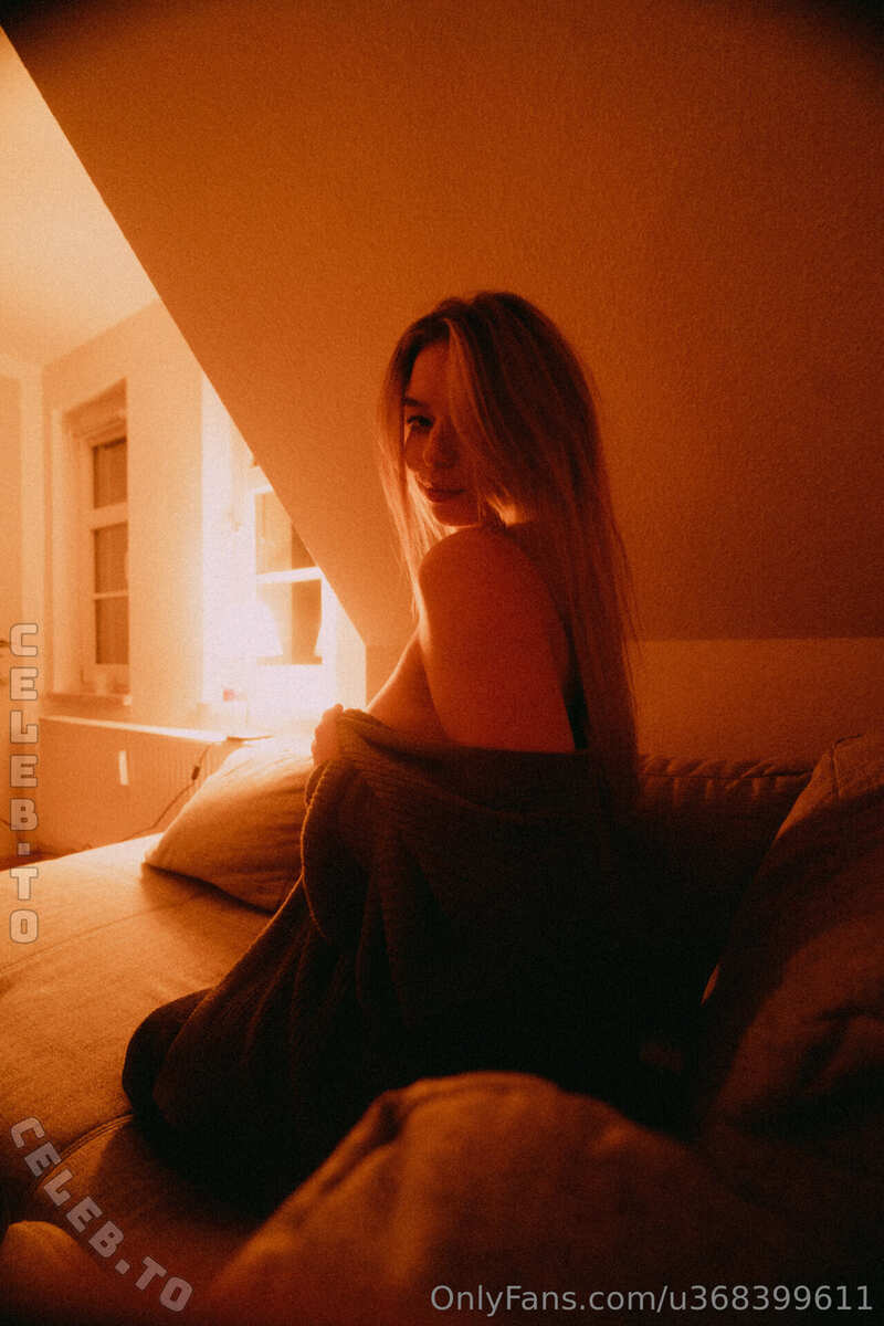 Ossi Desi nude photo 3