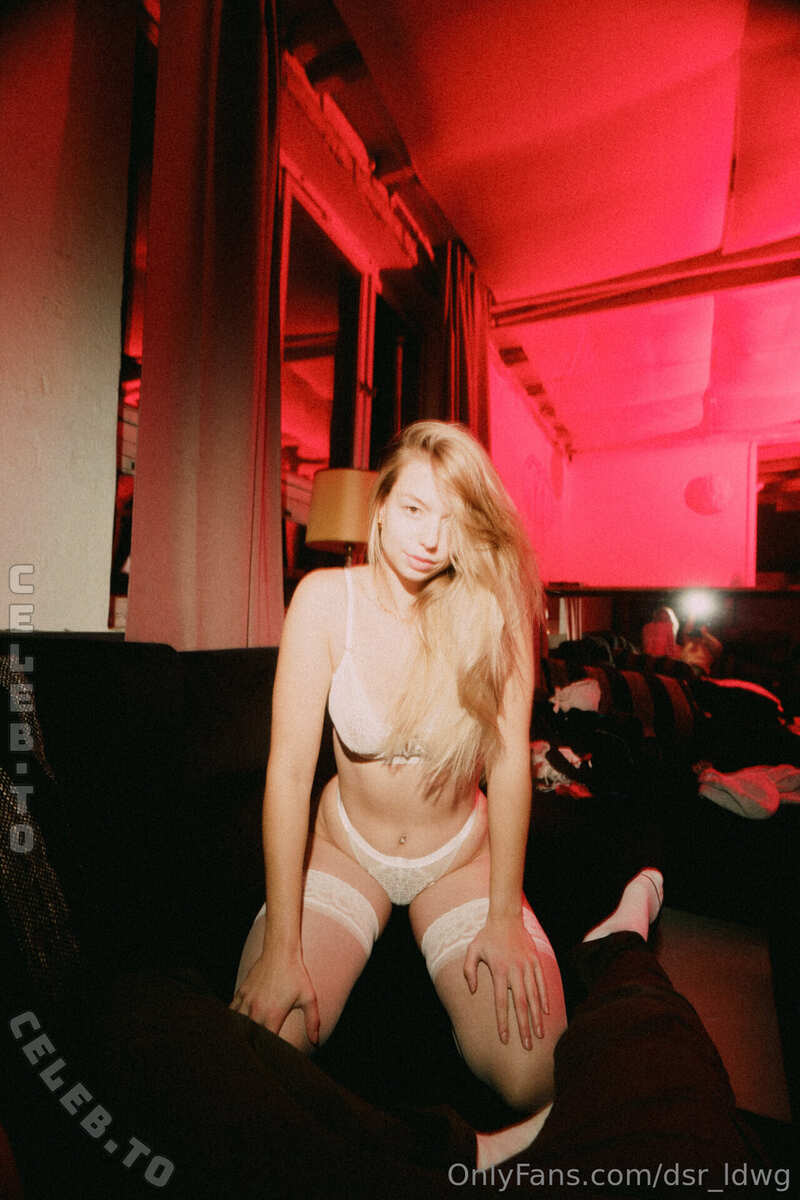 Ossi Desi nude photo 2