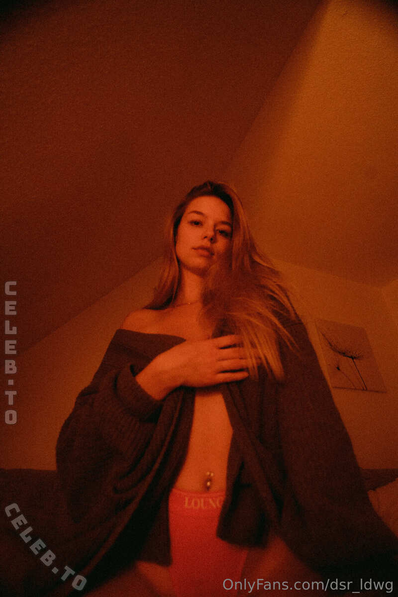 Ossi Desi nude photo 4