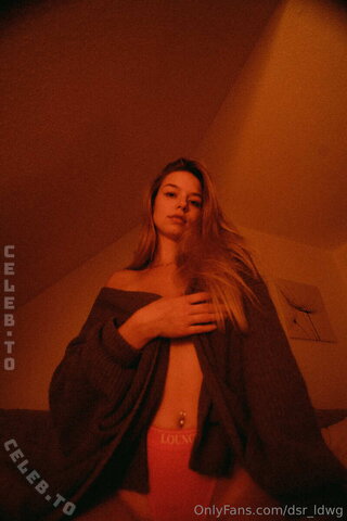 Ossi Desi nude photo 8