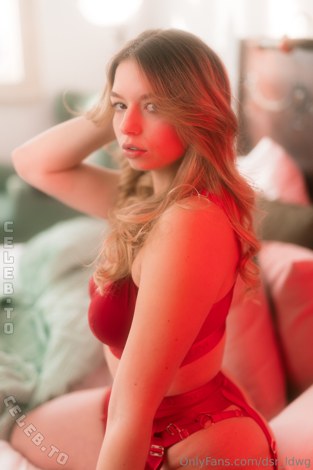 Ossi Desi nude photo 4