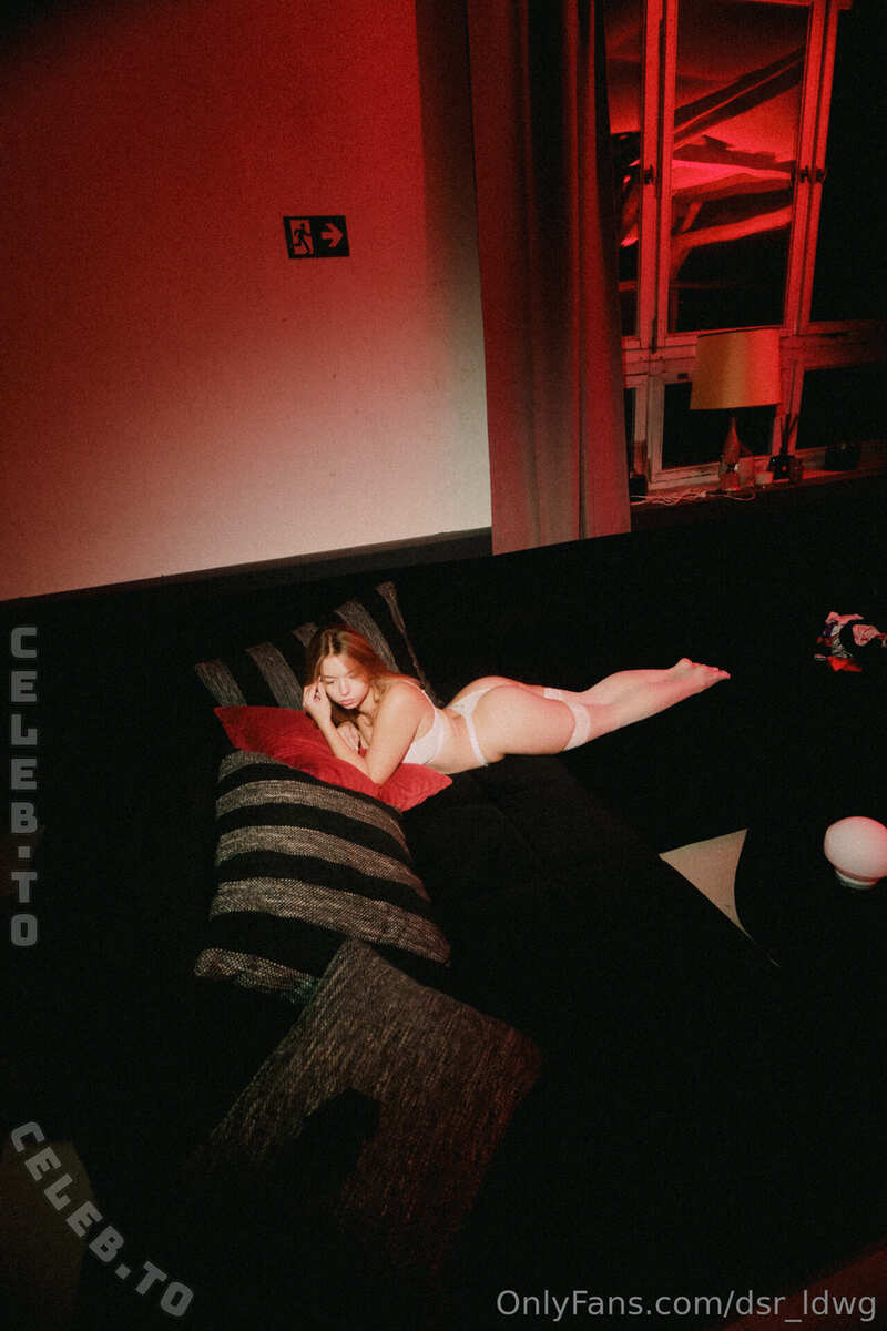 Ossi Desi nude photo 1