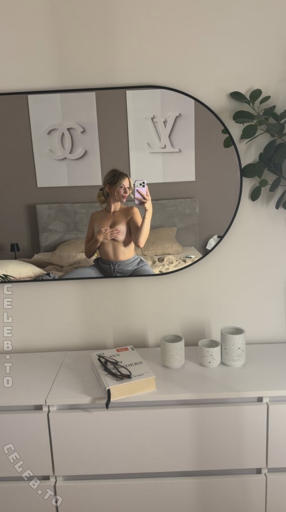 Ossi Desi nude photo 4