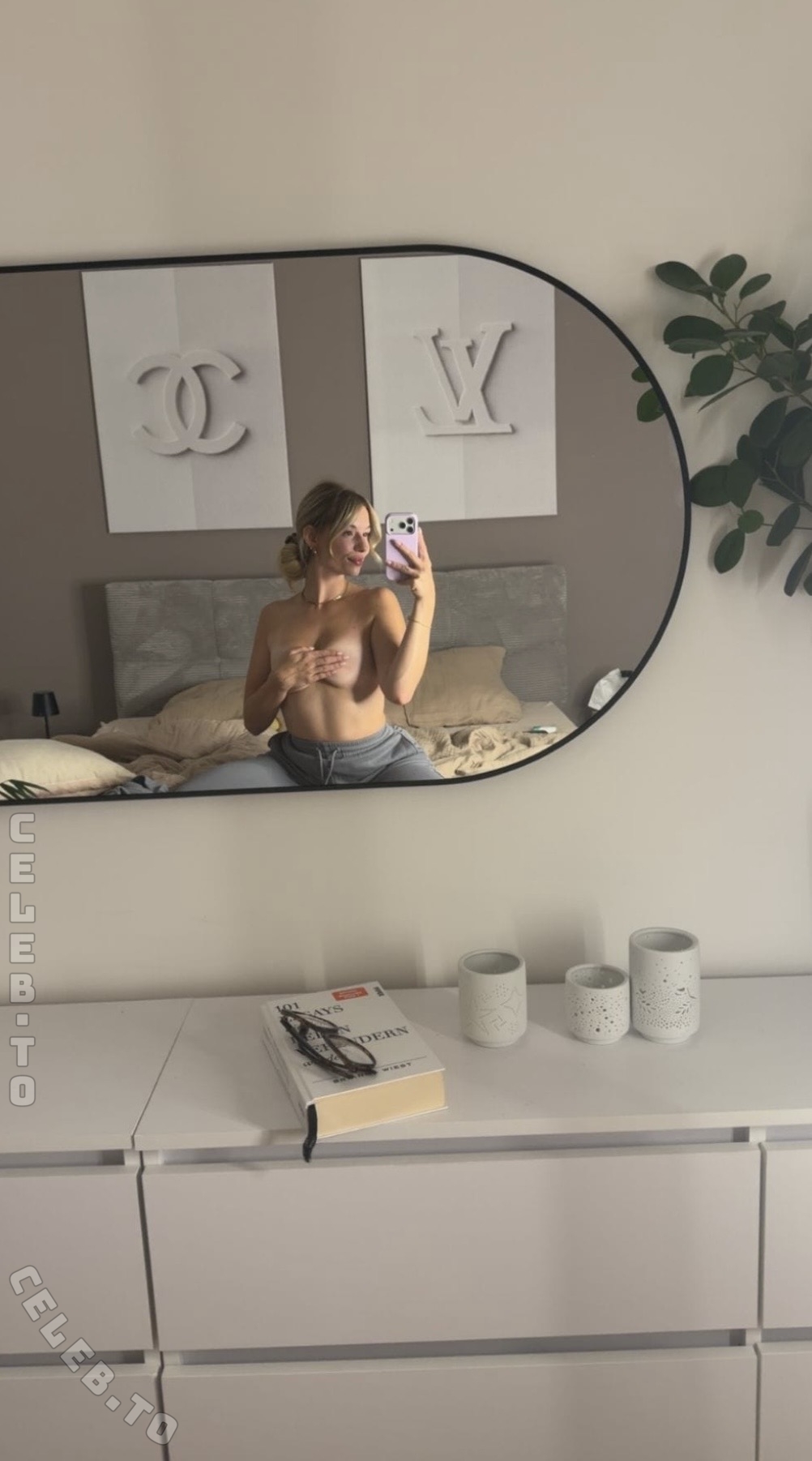 Ossi Desi nude photo 5