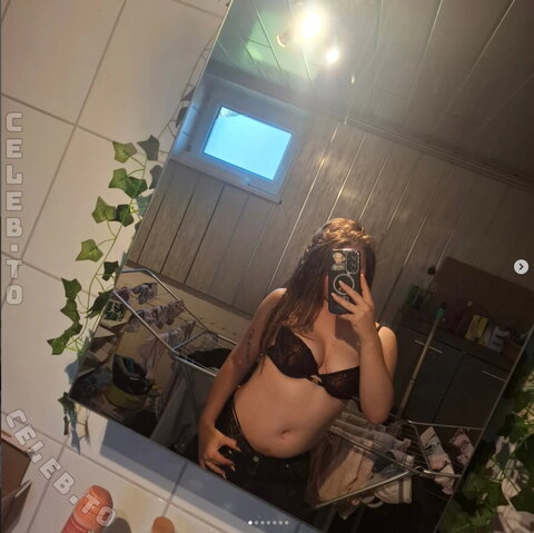 Ossi_Mia photo 1