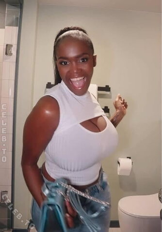 Oti Mabuse nude photo 4