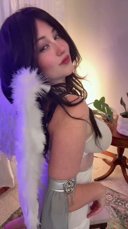 Palmbee nude photo 1
