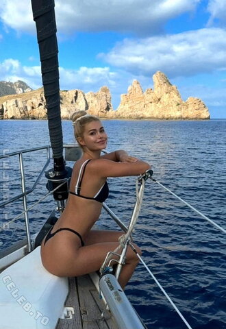 Pamela Reif nude photo 15