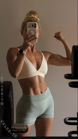 Pamela Reif Sexy (1 photo)