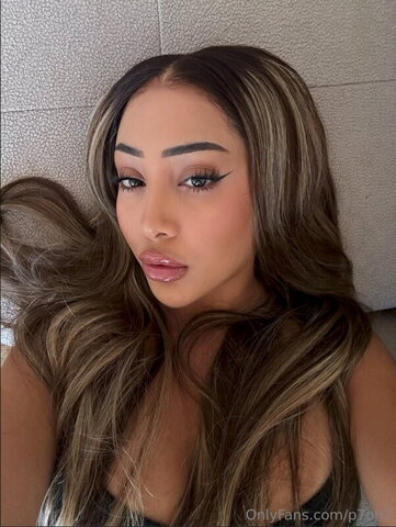 Pamela nude photo 32