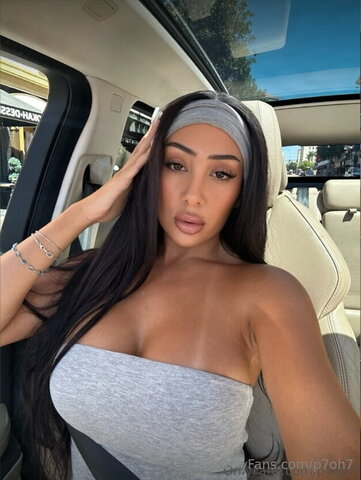 Pamela nude photo 31
