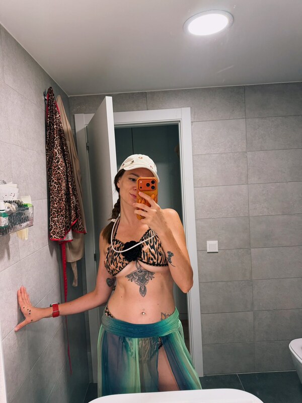 pani_hvylyasta nude photo 6