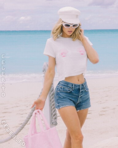 Paris Hilton nude photo 49