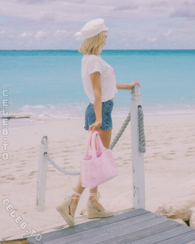 Paris Hilton nude photo 18