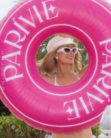 Paris Hilton nude photo 16