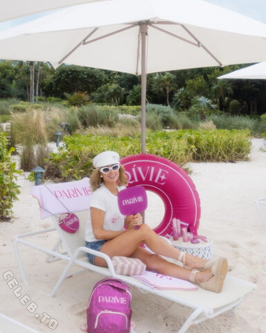 Paris Hilton nude photo 1