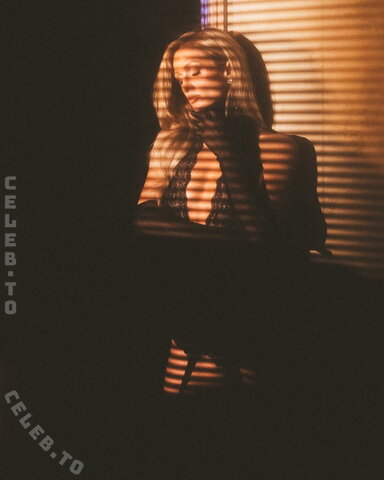 Paris Hilton nude photo 31