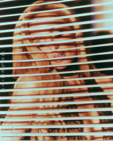 Paris Hilton nude photo 27