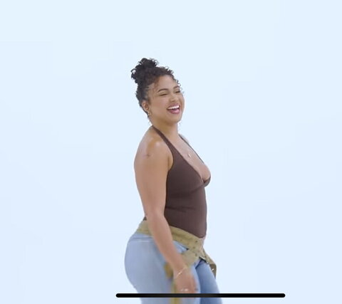 Paryssreynolds nude photo 14
