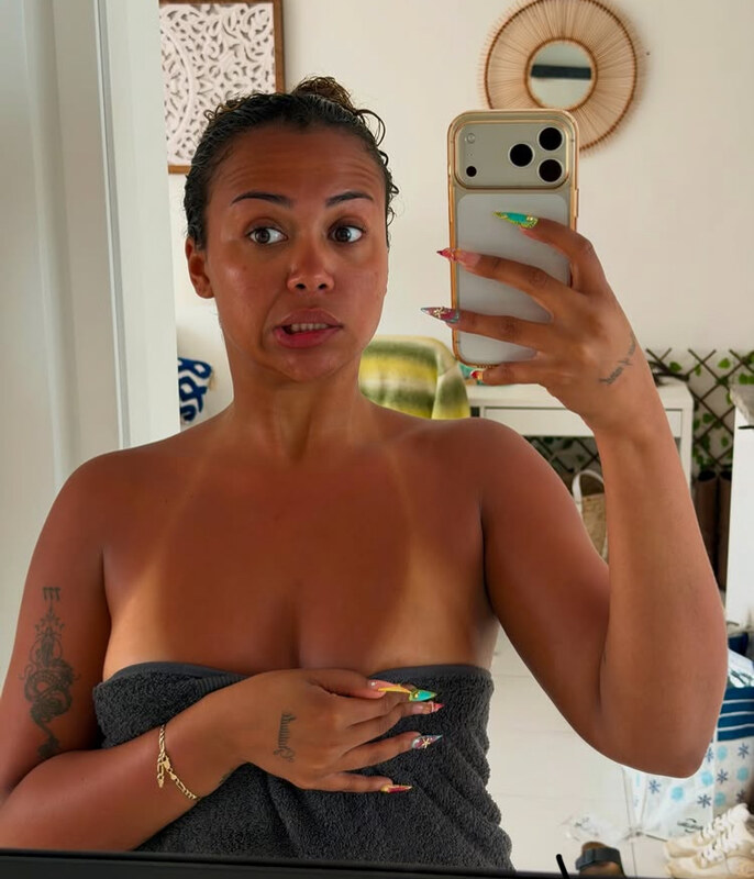 Paryssreynolds nude photo 12