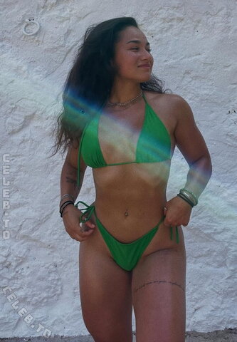 Paula Ahmadi nude photo 37