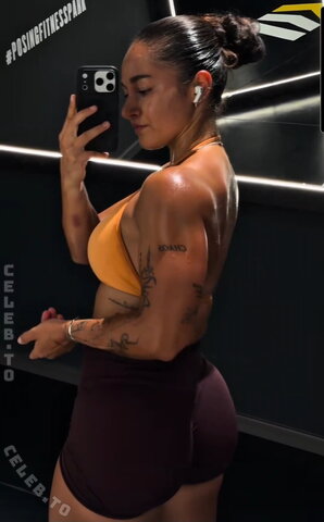 Paula Ahmadi nude photo 13