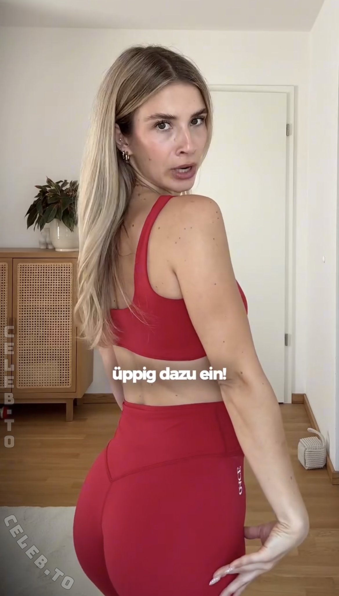 Paula Doeringer nude photo 17