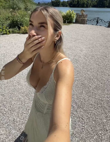 Paula Doeringer – 🍒 in the dress