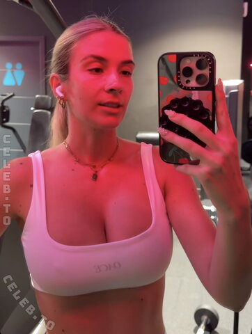 Paula Doeringer – IG story from the "Gymiiii" and once again nipples 😍