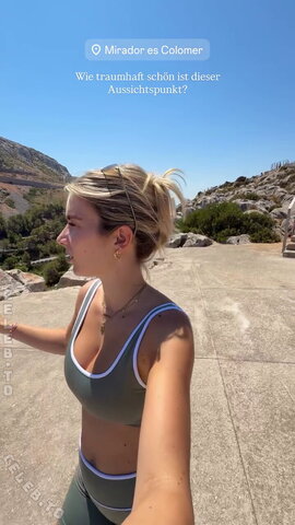 Paula Doeringer – Tongue use in sports bra