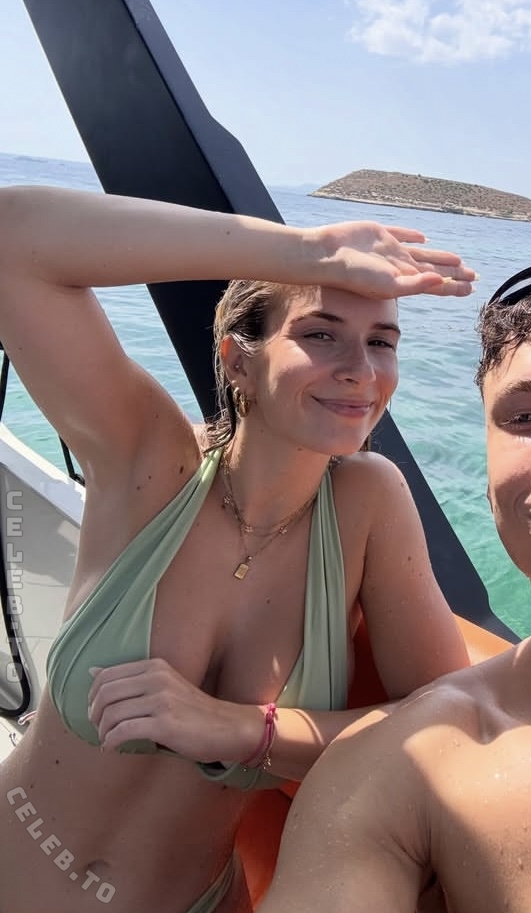 Paula Doeringer nude photo 1