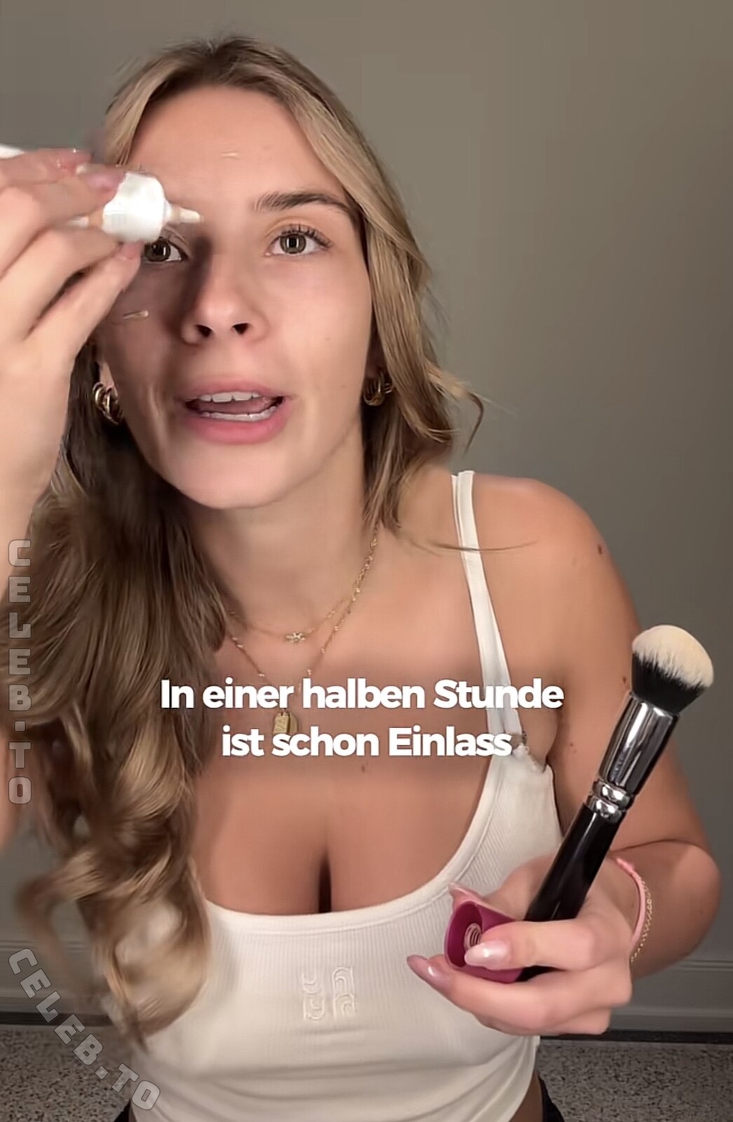 Paula Doeringer nude photo 17