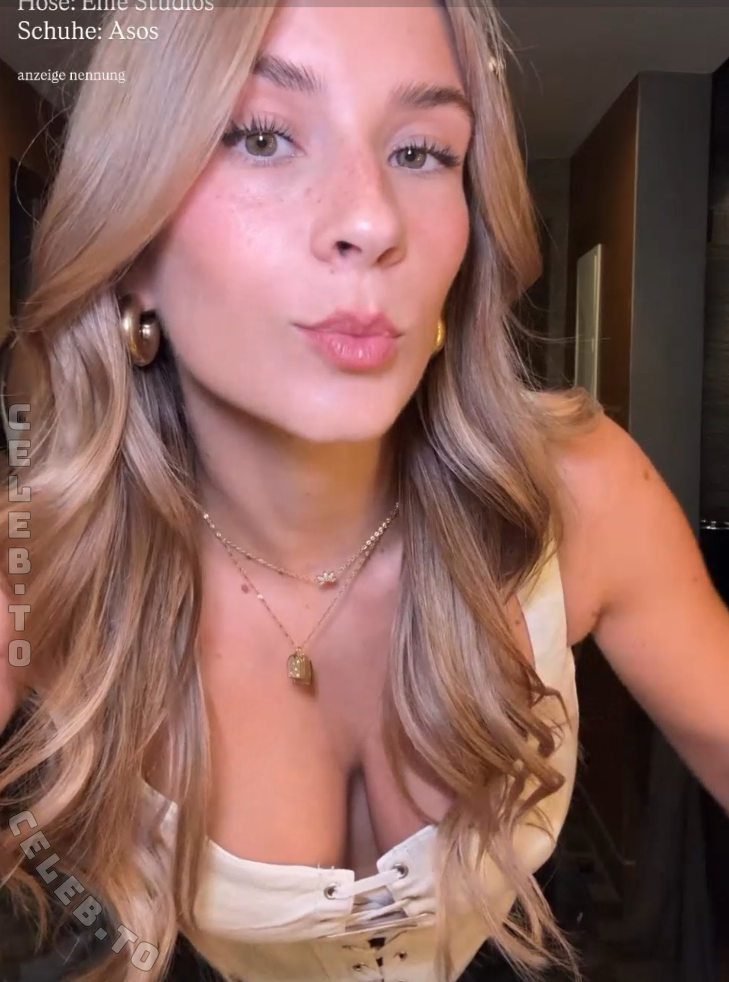 Paula Doeringer nude photo 3