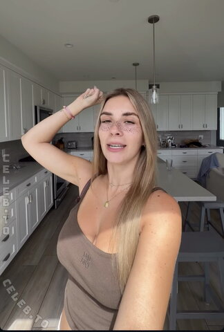 Paula Doeringer nude photo 8
