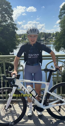 Paula Enzweiler – damn tight pants… #cameltoe